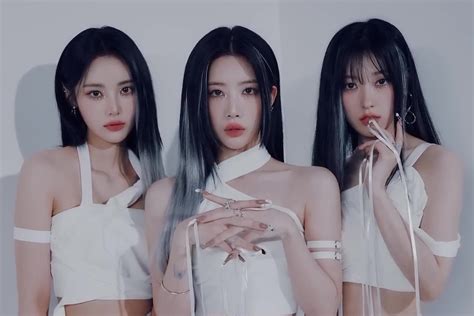 Update: LOONA's ODD EYE CIRCLE Reveals .